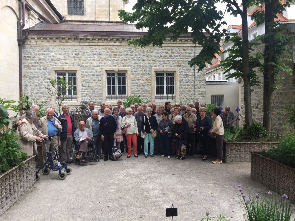 Le groupe des prêtres aînés du diocèse de Lille en visite à Boulogne